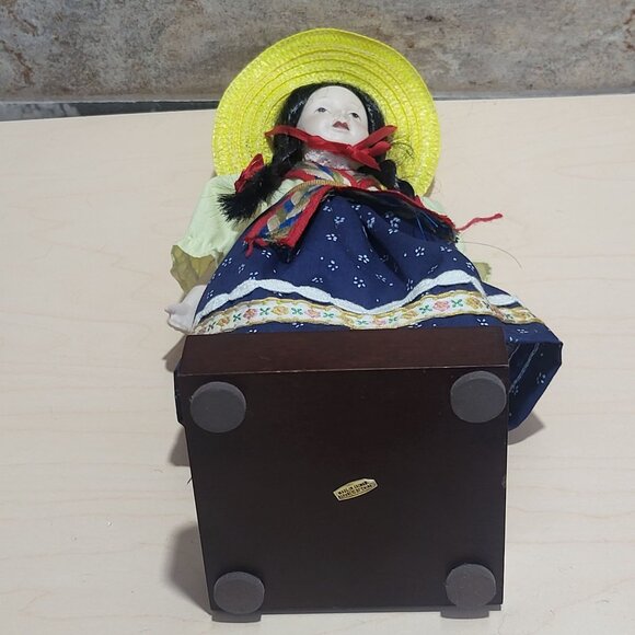 Vintage Porcelain Doll Traditional Outfit Braided Hair Straw Hat - Picture 4 of 10